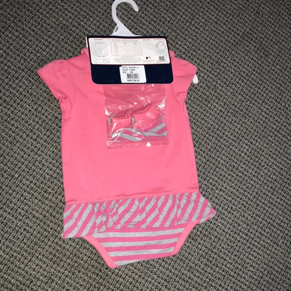 MLB Kids Pink Detroit Tigers Baby Bib & Creeper Set